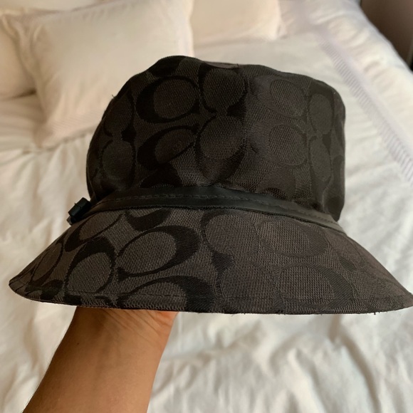 black coach hat
